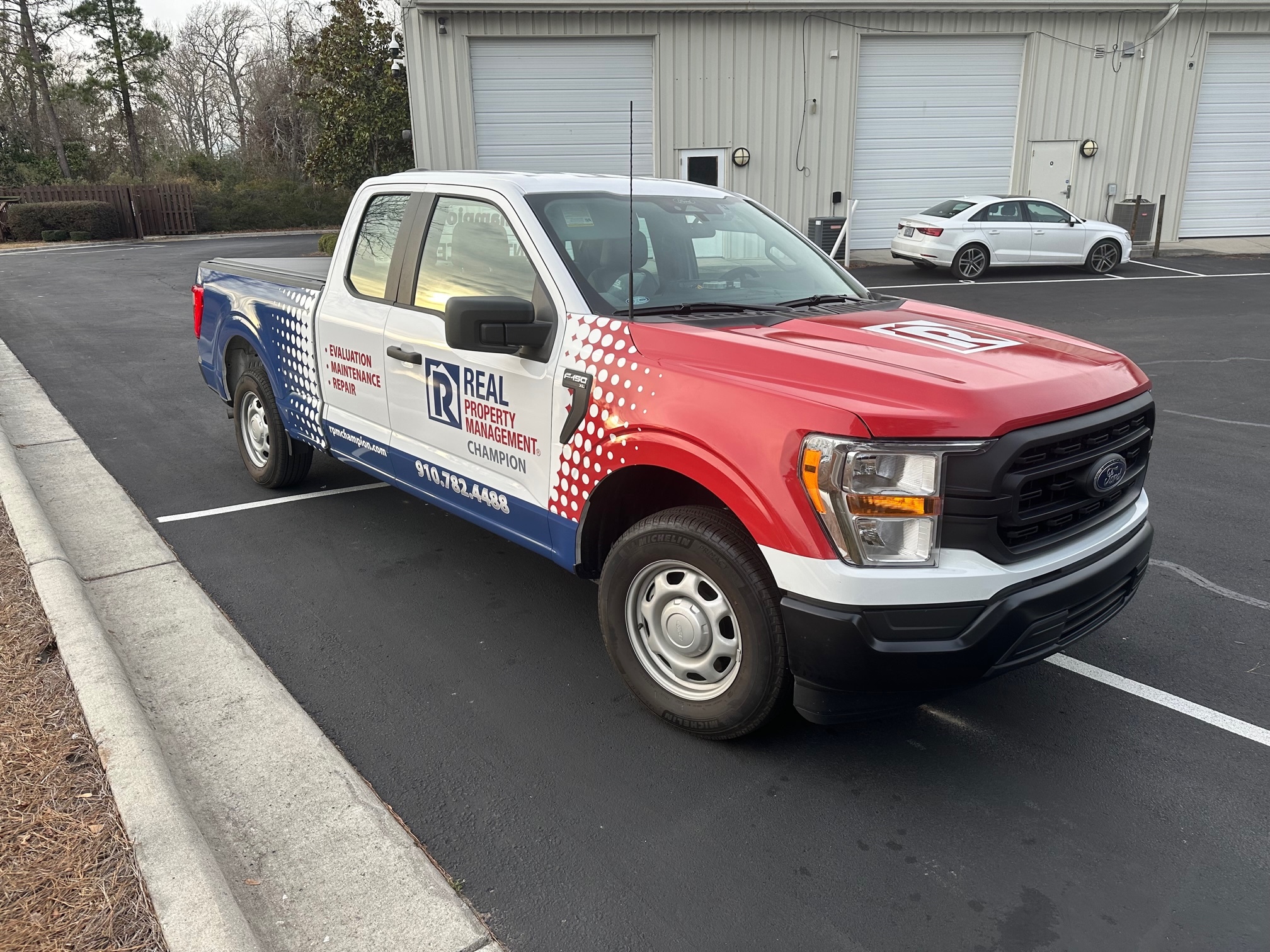 Vinyl wrapping on vehicle for adverting